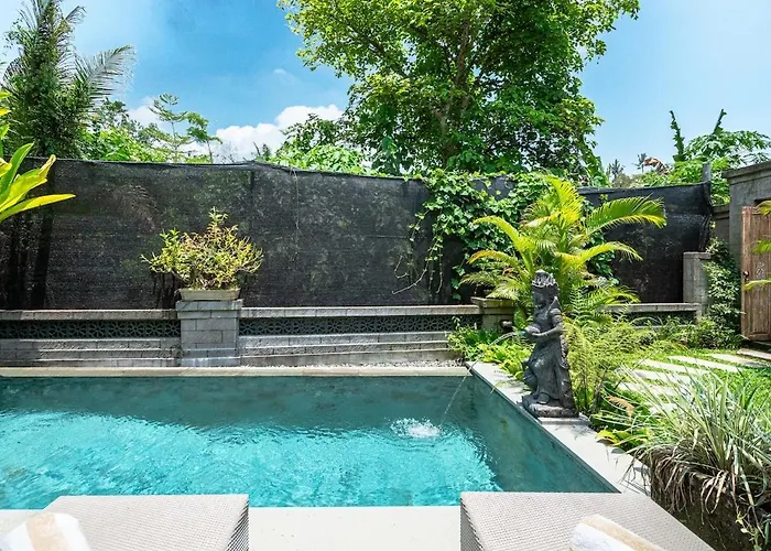 Warm Wooden Tropical With Pool *