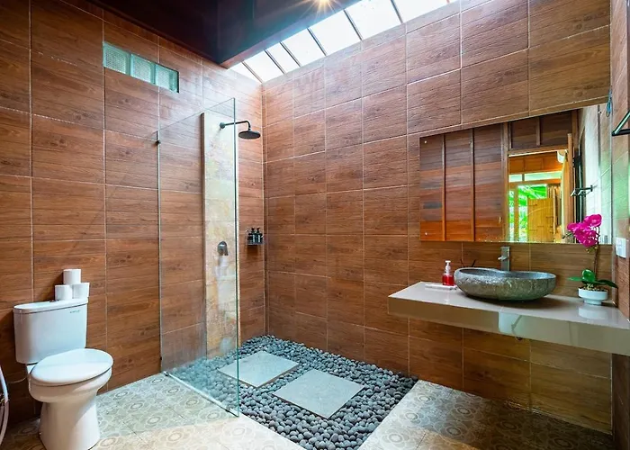 Warm Wooden Tropical With Pool Villa Ubud (Bali)